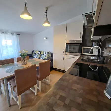 Apartment Sweet Lustig