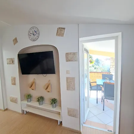 Apartment Sweet Lustig *